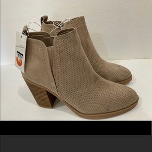 Universal Thread Suede Booties 7.5